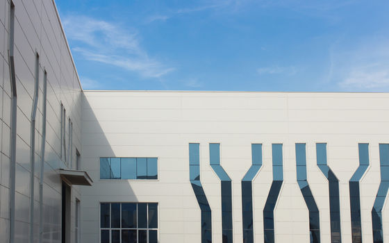 Сэндвич-панель из полиуретана высокой прочности с герметичностью/водонепроницаемостью и теплоизоляцией для кровли и строительства