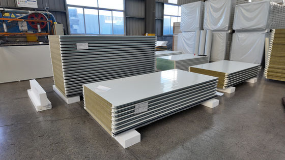 Высокопрочная сэндвич-панель из ПУ с герметичностью и теплоизоляцией